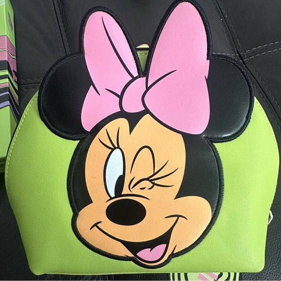 Spectrum Collections x Disney So Much Minnie Makeup Brush Bundle - Picture 6 of 7